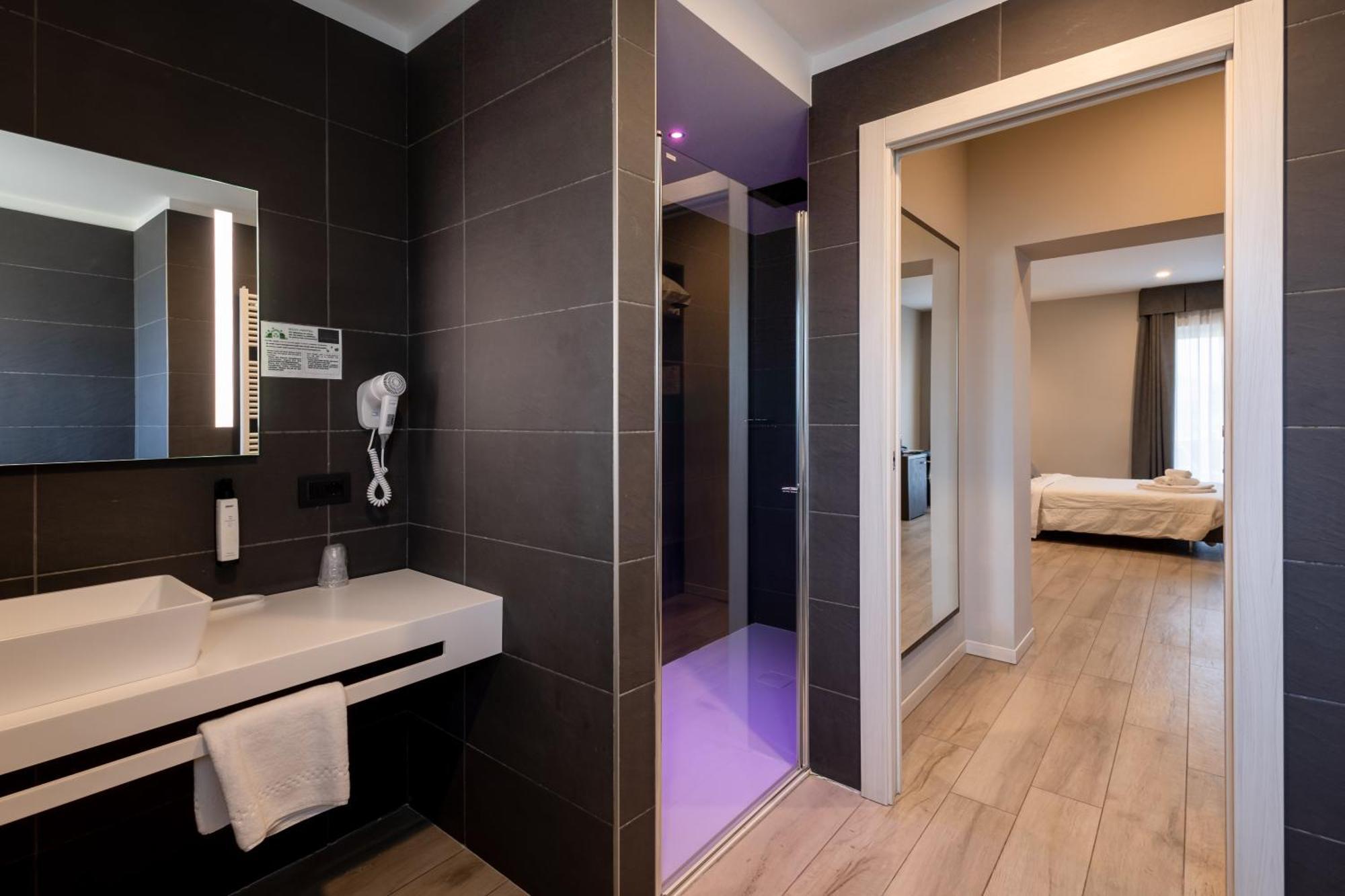 Aurora Aparthotel Peschiera del Garda Luaran gambar