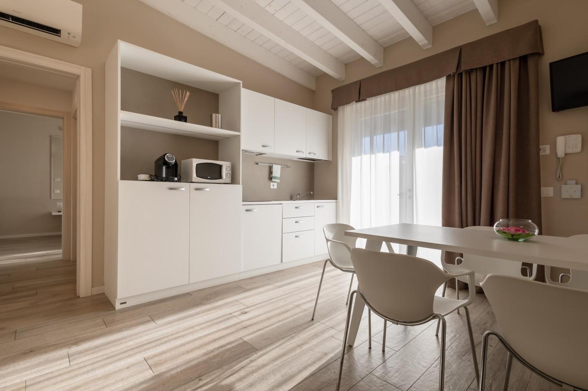 Aurora Aparthotel Peschiera del Garda Luaran gambar