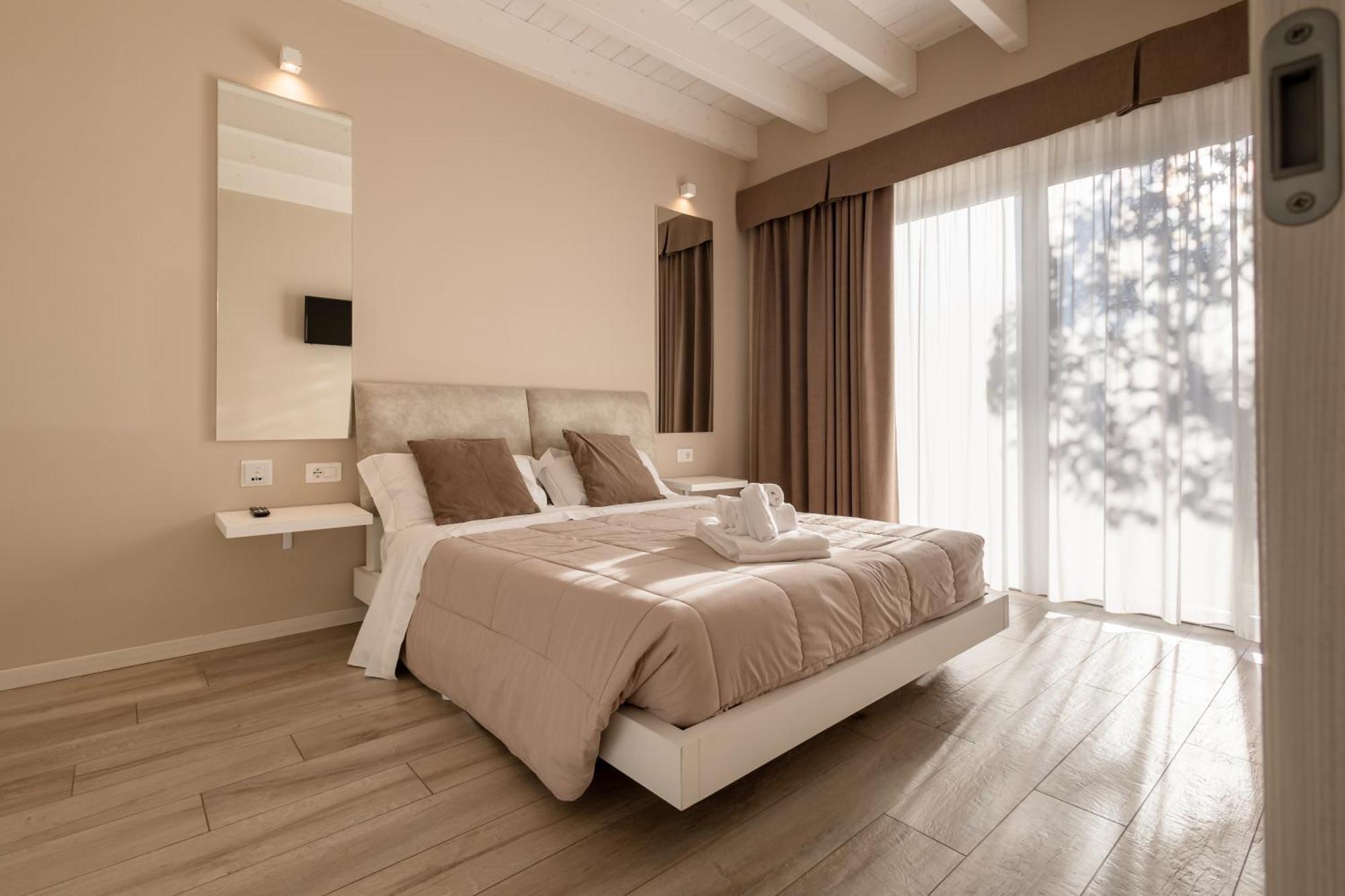 Aurora Aparthotel Peschiera del Garda Luaran gambar