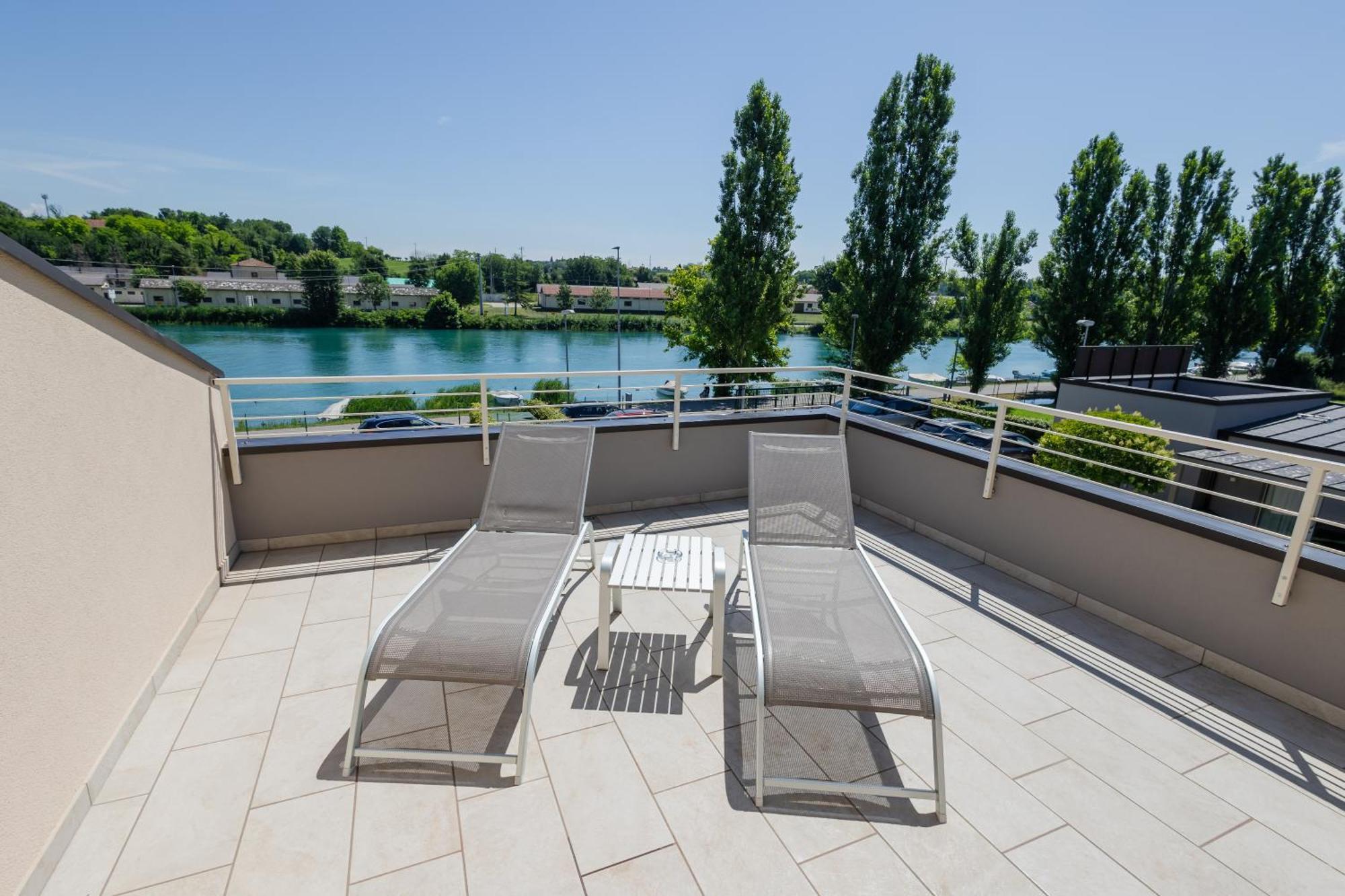 Aurora Aparthotel Peschiera del Garda Luaran gambar